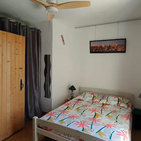 Holiday home Charmante Maison Isolee En Pleine Campagne Pezenas